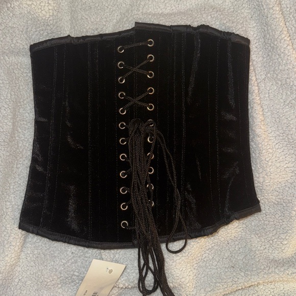 Black velvet steel boned corset - Picture 2 of 11